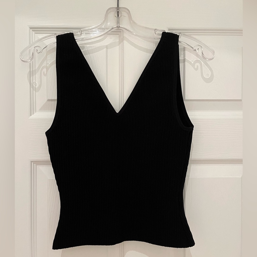 Babaton Sculpt Knit V-Neck Tank